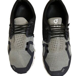 BRAND  On CLOUD Men's Running Shoes size 7.5 in excellent used condition.